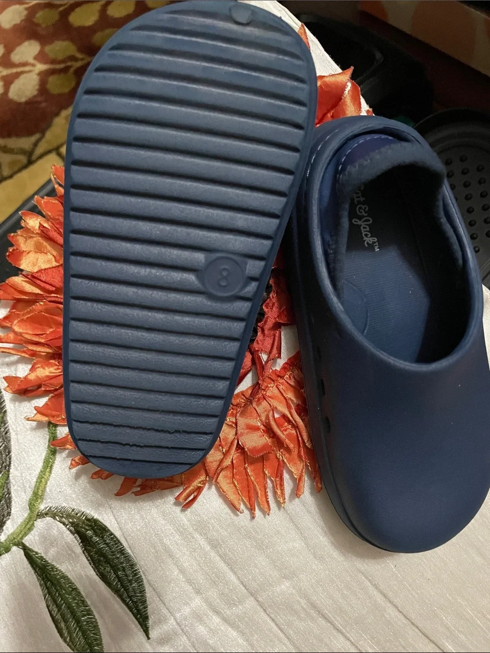 Cat & Jack like new Navy clogs toddler size 8